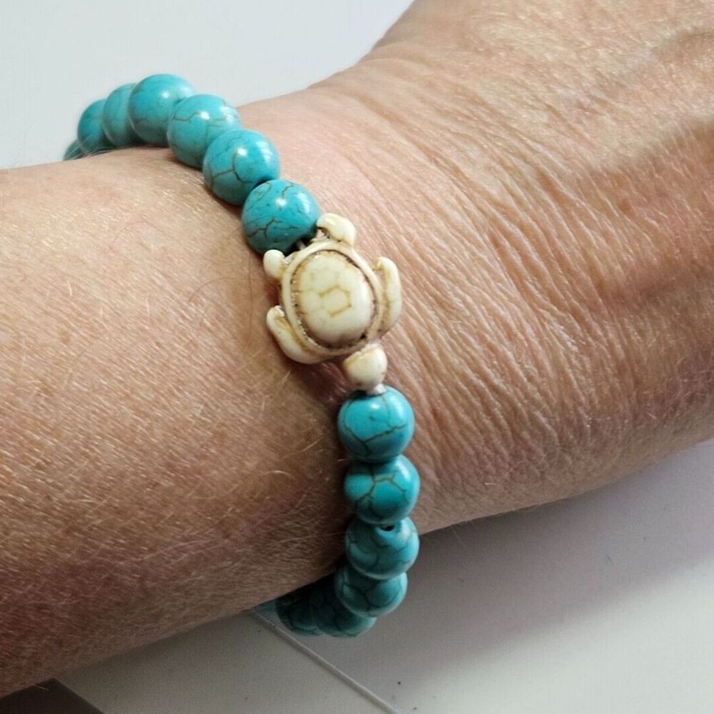 Sea turtle bead bracelet 6.75"